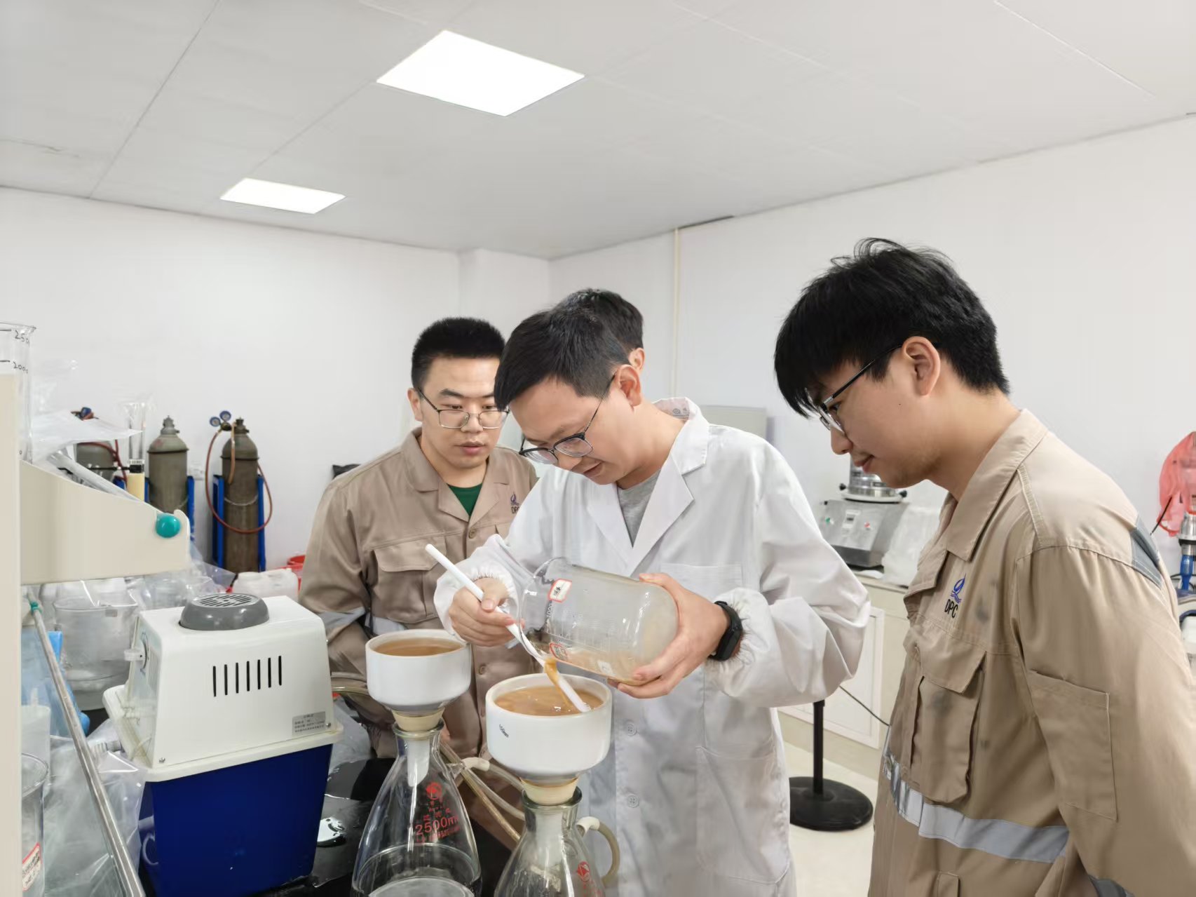 扎根鋰業，攻堅路上讓“鋰”想花開｜中礦鋰業研發部90后工程師徐苗